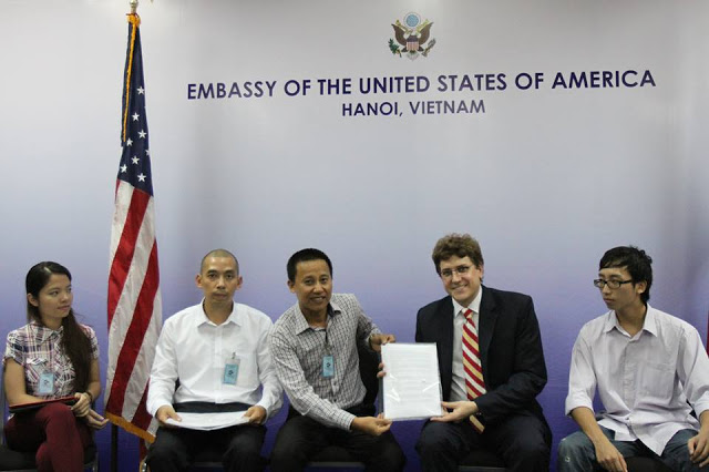 63 Lịch nghỉ Giàng sinh và Năm mới của Phòng Lãnh sự Đại sứ quán Hoa Kỳ