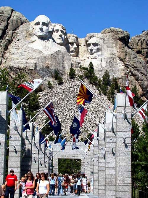 634586108908929925 Tìm hiểu 4 gương mặt đá khổng lồ trên núi Rushmore, Hoa Kỳ