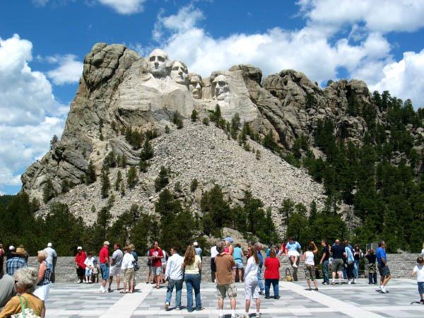 634586109124702267 Tìm hiểu 4 gương mặt đá khổng lồ trên núi Rushmore, Hoa Kỳ