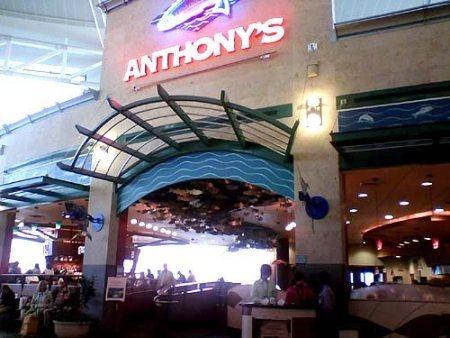 634884994087680000 Đến thăm nhà hàng Anthony’s Fish Bar, sân bay Seattle