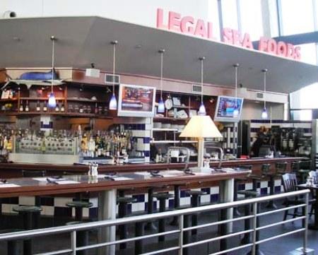 634885000597740000 Đến thăm nhà hàng Legal Sea Foods, sân bay Boston Logan