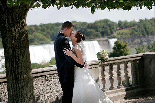 634887375104880000 Trải nghiệm chụp ảnh cưới ở thác nước Niagara Fall
