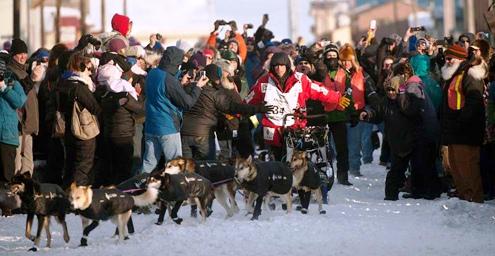 634898623391090000 Nhìn lại những khoảng khắc tuyệt vời ở cuộc đua chó Iditarod