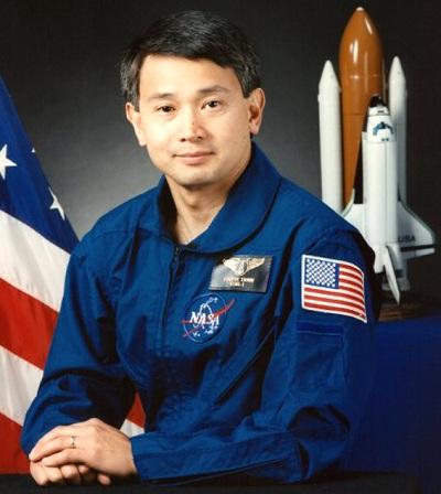 634899710521450000 Tìm hiểu Eugene Trịnh (Trịnh Hữu Châu)   người Việt thứ hai bay vào vũ trụ