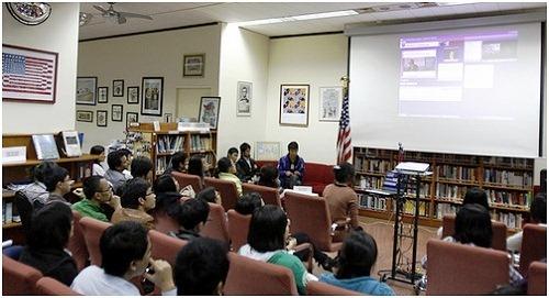 Đến thăm Trung tâm Hoa Kỳ (American Center) 634906228372360000 Đến thăm Trung tâm Hoa Kỳ (American Center)