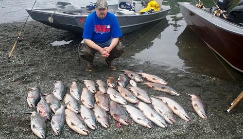 634906456189850000 Trải nghiệm một buổi câu cá hồi ở Alaska