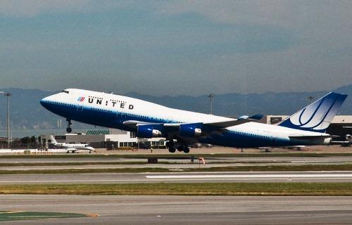 634939518544440000 Hãng United Airlines cung cấp wifi ở các chuyến bay dài vượt đại dương
