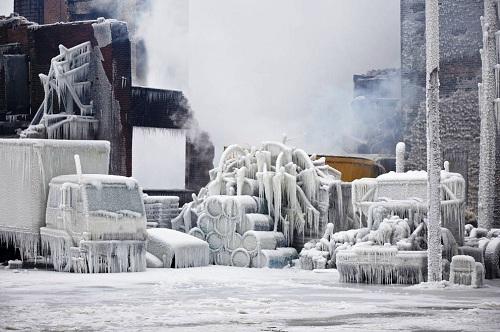 634951139186570000 Khi chữa cháy trong... tuyết ở Chicago