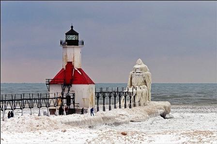 635059120457255725 Đến thăm hải đăng Michigan   Ngọn hải đăng trong băng tuyết