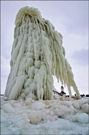 635059120657809295 Đến thăm hải đăng Michigan   Ngọn hải đăng trong băng tuyết