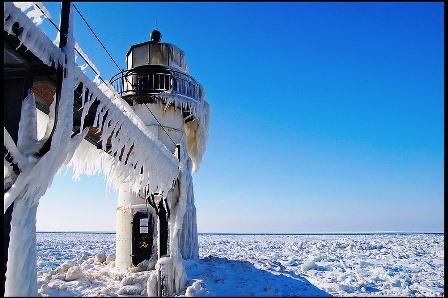 635059120888136350 Đến thăm hải đăng Michigan   Ngọn hải đăng trong băng tuyết