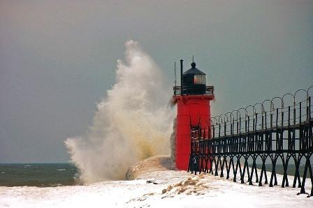 635059120933328770 Đến thăm hải đăng Michigan   Ngọn hải đăng trong băng tuyết