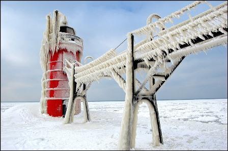 635059121062998205 Đến thăm hải đăng Michigan   Ngọn hải đăng trong băng tuyết