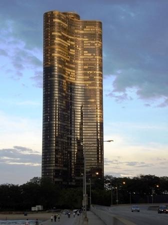  Đến thăm Lake Point Tower   Tòa tháp quyến rũ bên biển ở Chicago