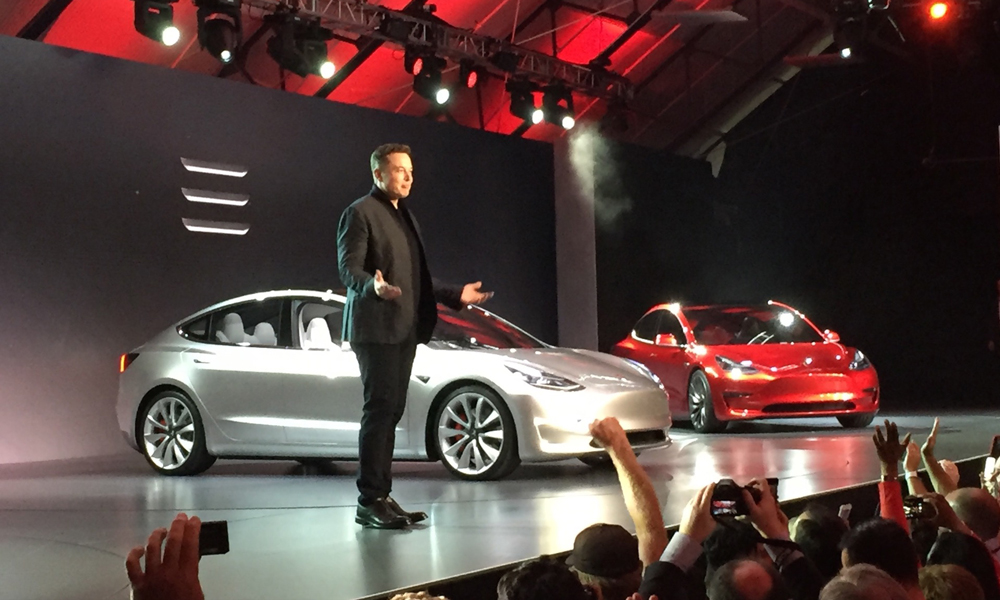 1462531795.tesla model 3 xe hoi dien gia re dang sot tren thi truong 10 Tesla Model 3 đang gây sốt trên thị trường!