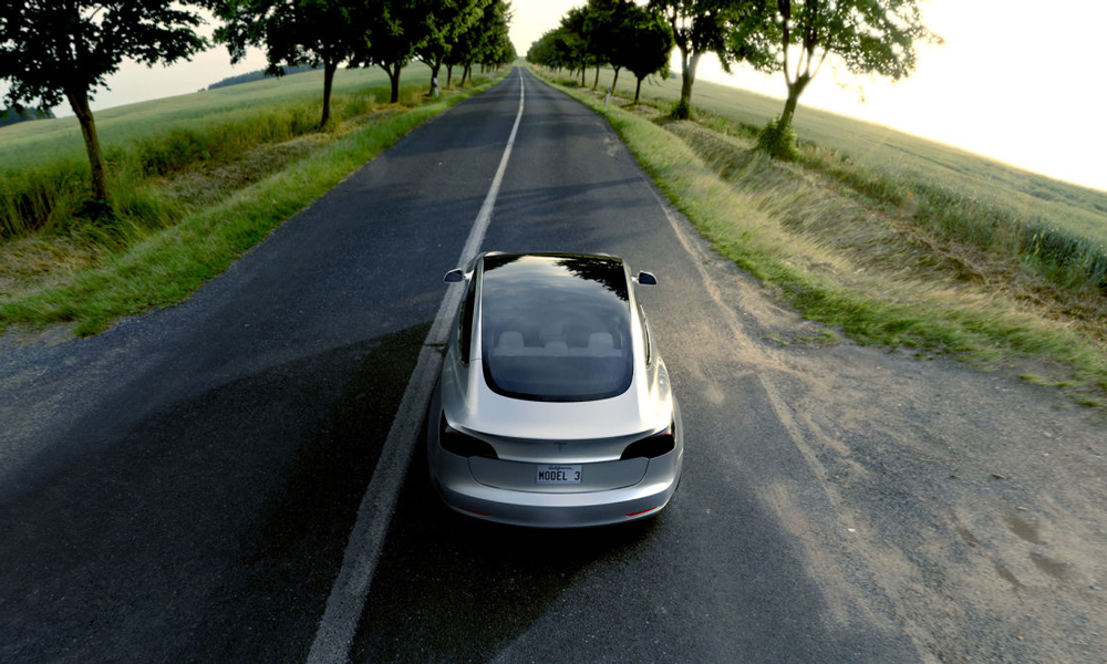 1462532085.Tillemann McCormick tesla model 3 xe hoi dien gia re dang sot tren thi truong Tesla Model 3 đang gây sốt trên thị trường!