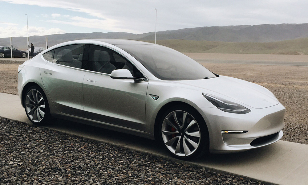 1462532231.12 Tesla Model 3 đang gây sốt trên thị trường!