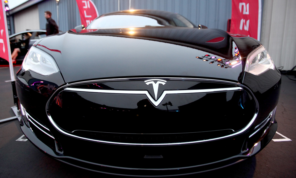Tesla Model 3 đang gây sốt trên thị trường! 1462532605tesla model 3 xe hoi dien gia re dang sot tren thi truong 15 Tesla Model 3 đang gây sốt trên thị trường!