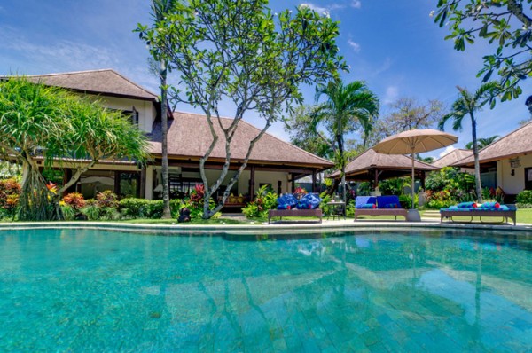 kakatua 600x398 Đã mắt với những Thiết kế thiên đường nghỉ mát ở Bali