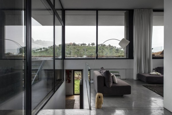 Zgharta260615 10 600x400 Chiêm ngưỡng ngôi nhà hình chữ L với phong cách đương đại
