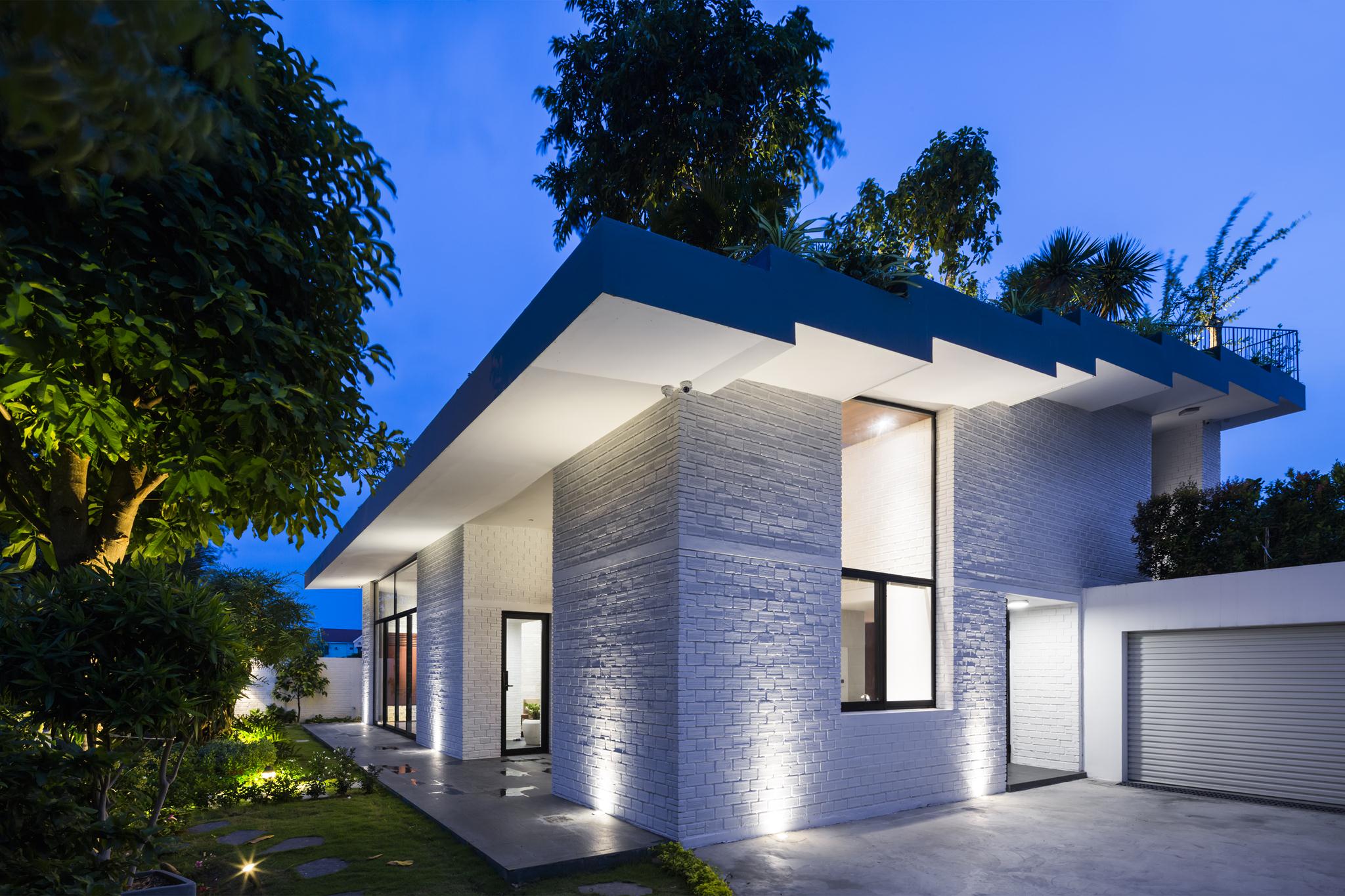 Cùng nhìn qua ngôi nhà có vườn trên mái rộng gần 500m² giữa lòng phố biển Nha Trang hoans hanging garden ngoi nha mai xanh giua long pho bien nha trang 8170a989e8 Cùng nhìn qua ngôi nhà có vườn trên mái rộng gần 500m² giữa lòng phố biển Nha Trang