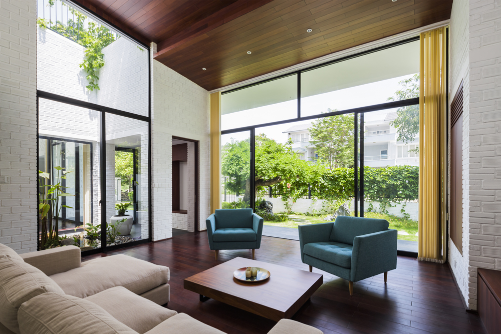 Cùng nhìn qua ngôi nhà có vườn trên mái rộng gần 500m² giữa lòng phố biển Nha Trang hoans hanging garden ngoi nha mai xanh giua long pho bien nha trang cac602ee61 Cùng nhìn qua ngôi nhà có vườn trên mái rộng gần 500m² giữa lòng phố biển Nha Trang