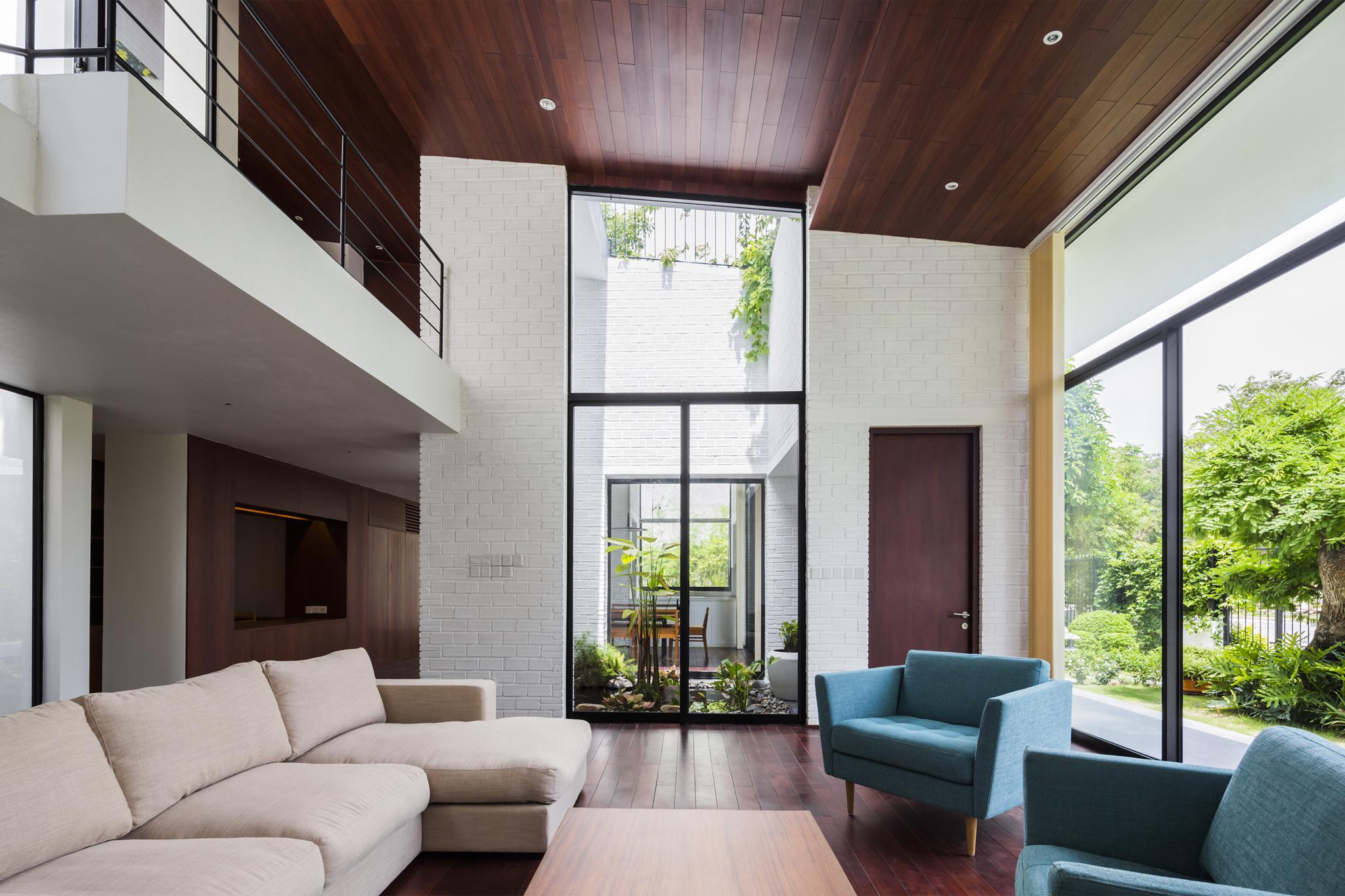 Cùng nhìn qua ngôi nhà có vườn trên mái rộng gần 500m² giữa lòng phố biển Nha Trang hoans hanging garden ngoi nha mai xanh giua long pho bien nha trang f444e1d25e Cùng nhìn qua ngôi nhà có vườn trên mái rộng gần 500m² giữa lòng phố biển Nha Trang