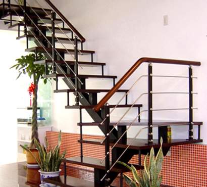 064 cauthang3 Cầu thang cần được thiết kế hợp lý, phù hợp với các không gian chức năng trong nhà.
